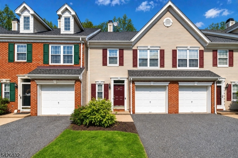 Located in the Jade Mountain Community in Montville/ Towaco. Close to 287 and local shopping centers!