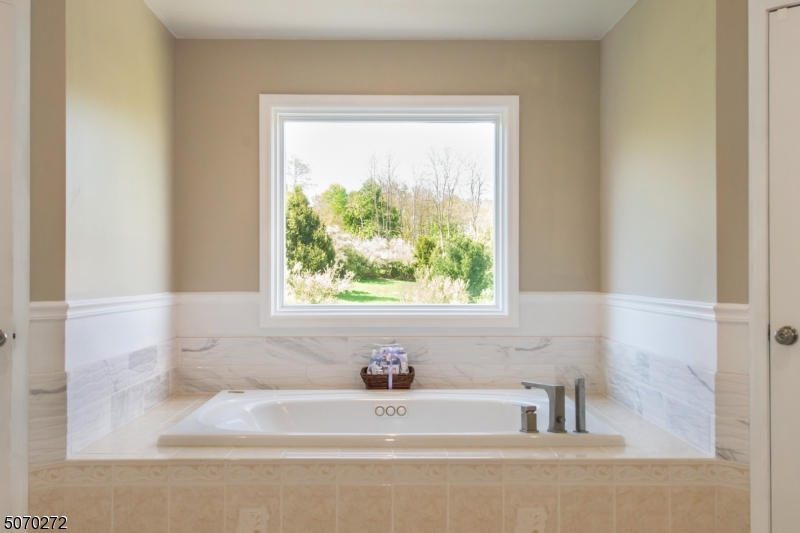 jacuzzi tub in master