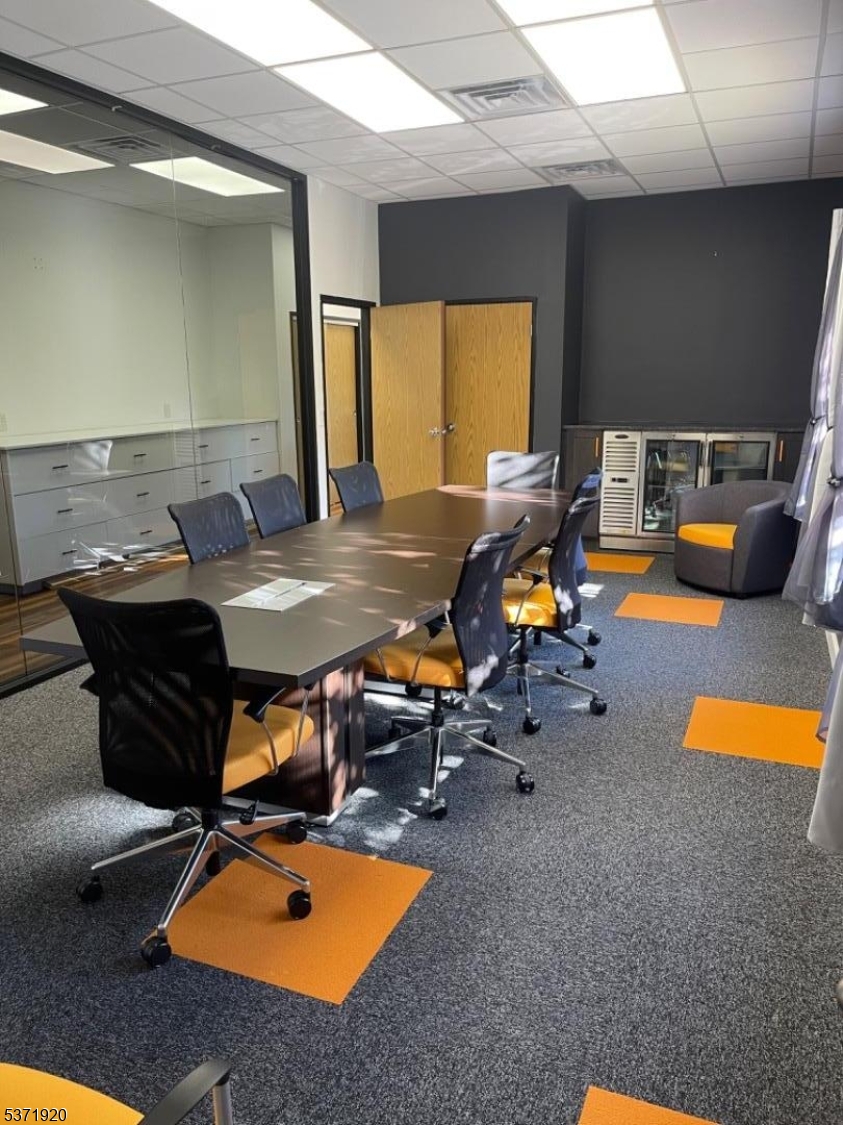 FANTASTIC CONFERENCE ROOM