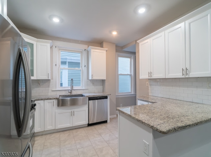 Modern Spacious Kitchen