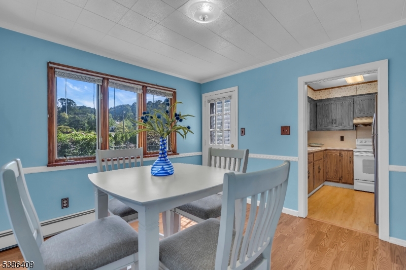 dining area to kitchen
