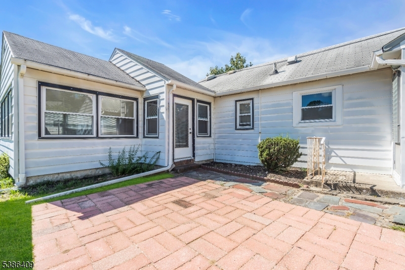 back patio/entry to livingroom