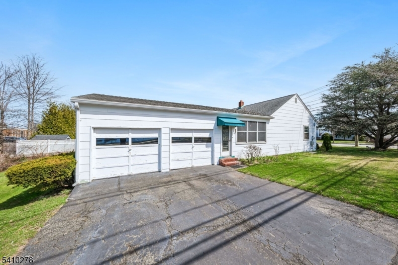 Side entrance to the sunroom