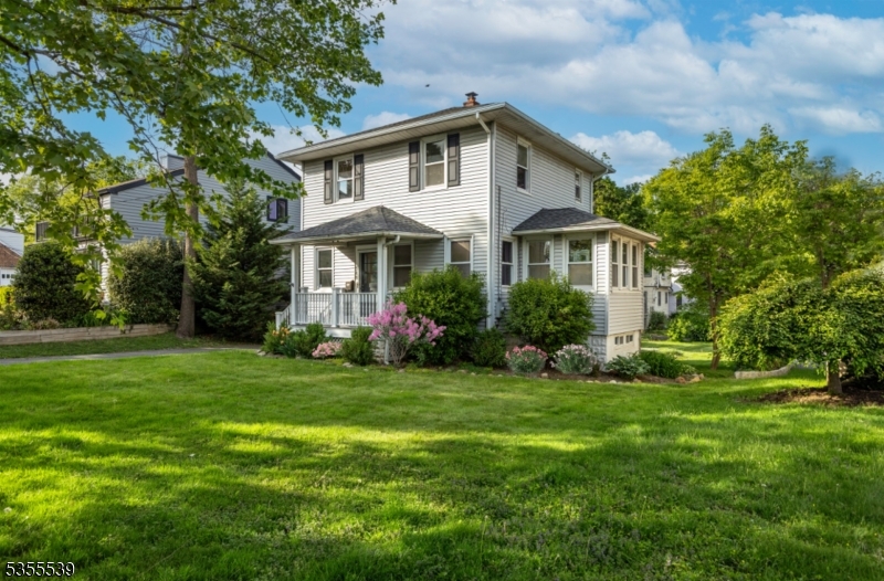 Great location steps from downtown!