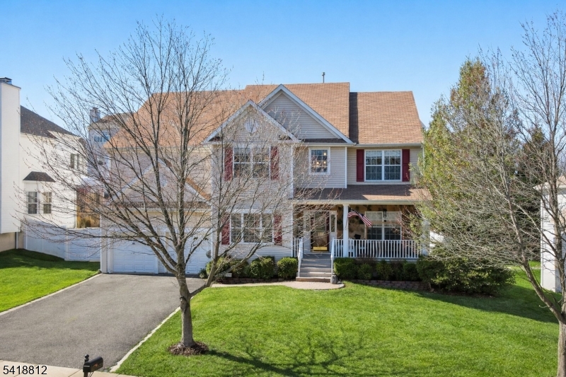 Welcome to the Meridian - the largest model in the desirable Peaks community of Lake Hopatcong.