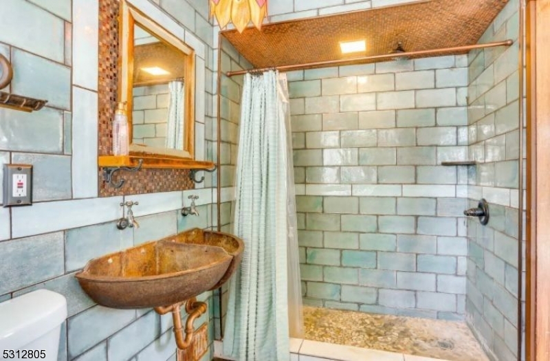 PRIMARY BATH 1ST FLOOR