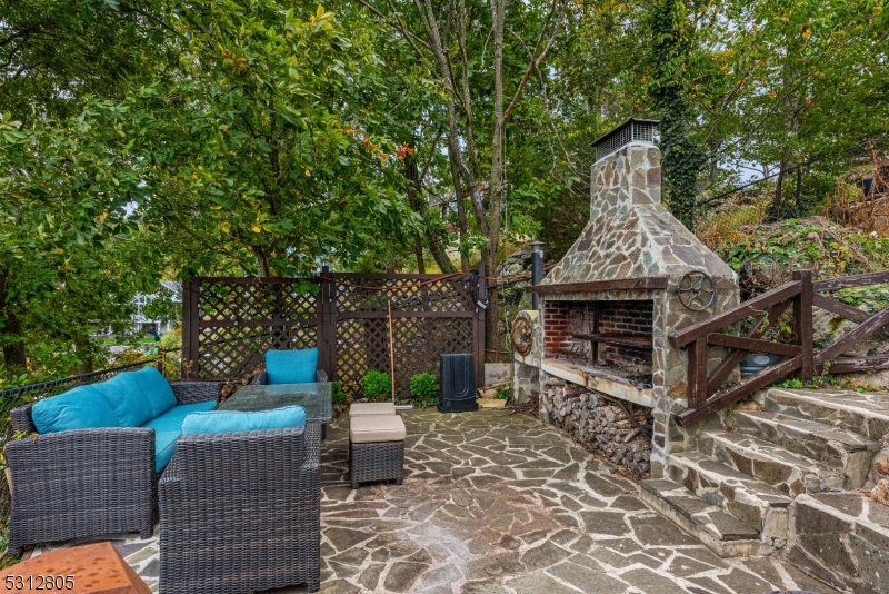 PATIO BRICK FP & OVEN