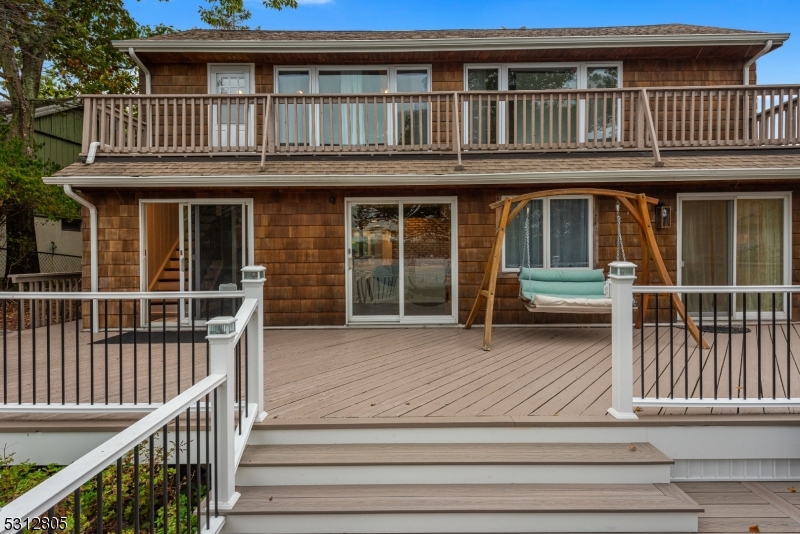 LAKE VIEW 1 OF 2 DECKS