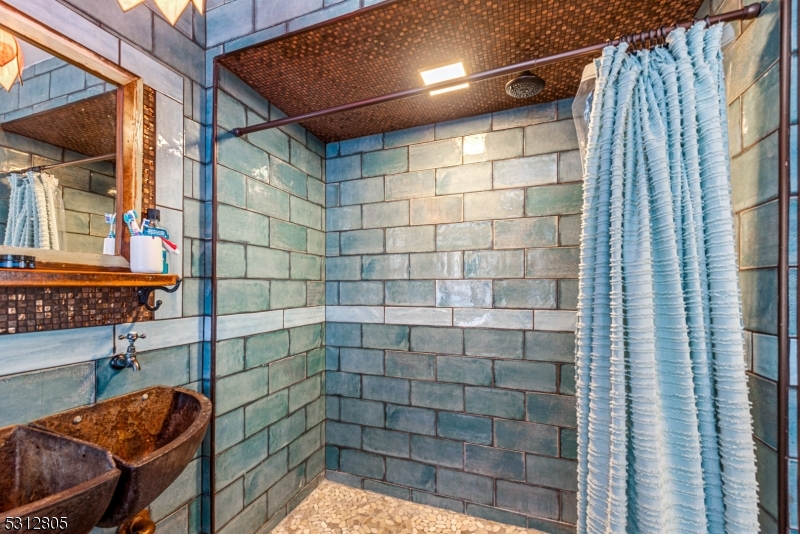 PRIMARY BATH 1 ST FLOOR