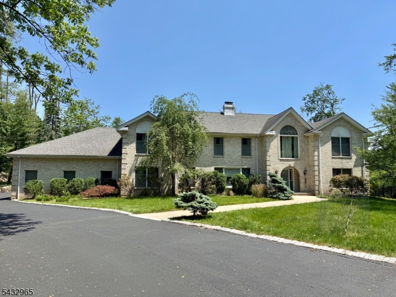 over 4600sf living space