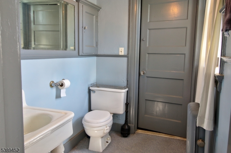 2nd fl bath front of house Jack & Jill bathroom between two bedrooms in front of 2nd fl