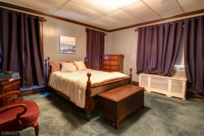 Primary bedroom Primary bedroom will accommodate king- or queen-sized bed + furniture.