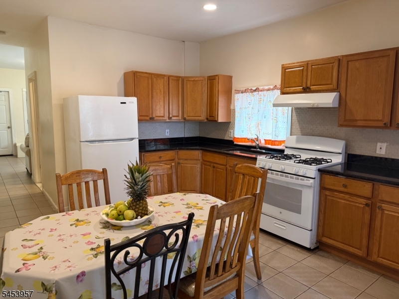 Eat-in Kitchen