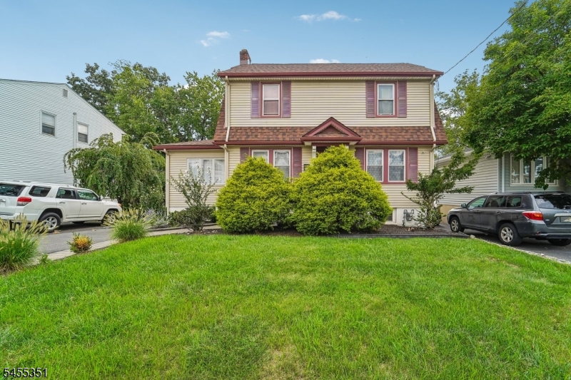 Welcome Home! Welcome Home to this 3 bedroom 1 bathroom Classic Colonial featuring charm and inviting spaces to welcome you from the moment you arrive.