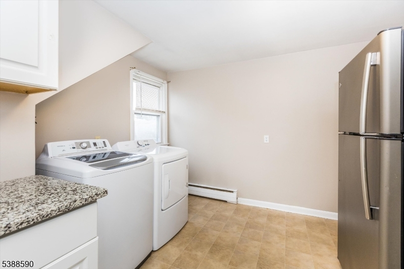 Kitchen - Washer and dryer