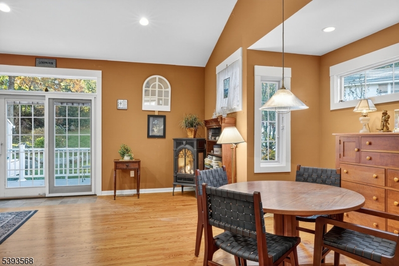Eat-In Kitchen