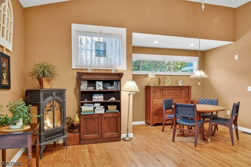 Eat-In Kitchen