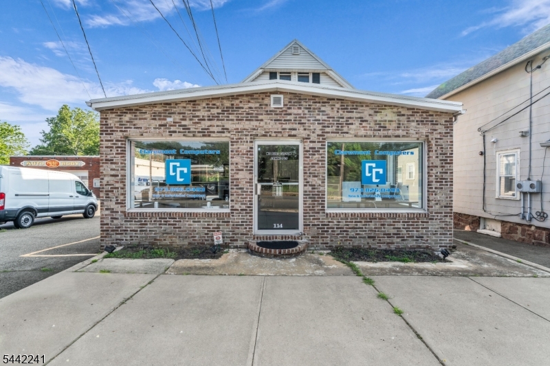 Front Comercial Building