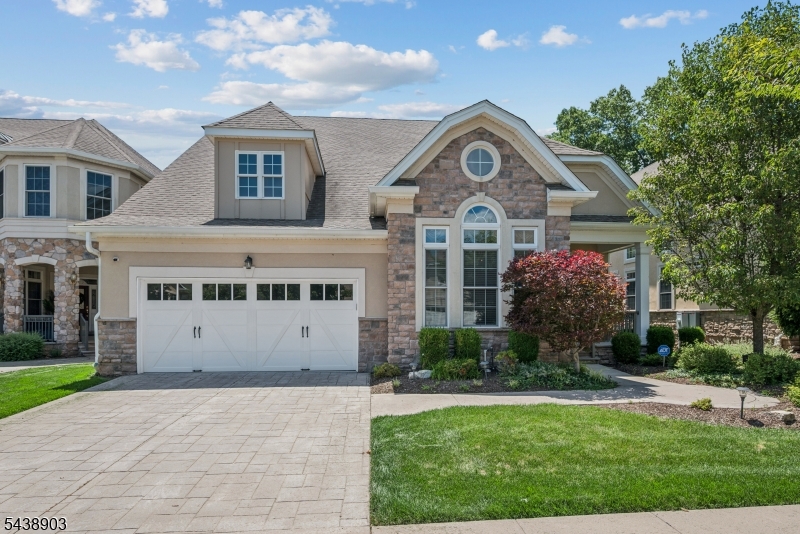 Beautiful Ranch Style Home Located in The Promonade at Four Seasons. Somersets premiere active 55+ community.