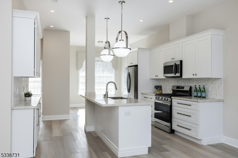 Breakfast Bar w/Under-Mount Sink