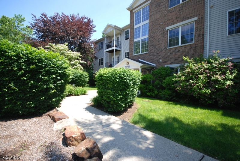 Well-Manicured Landscaping!