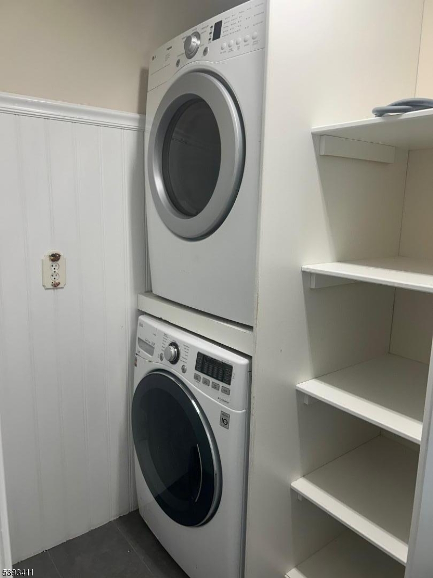 Laundry Room off FR