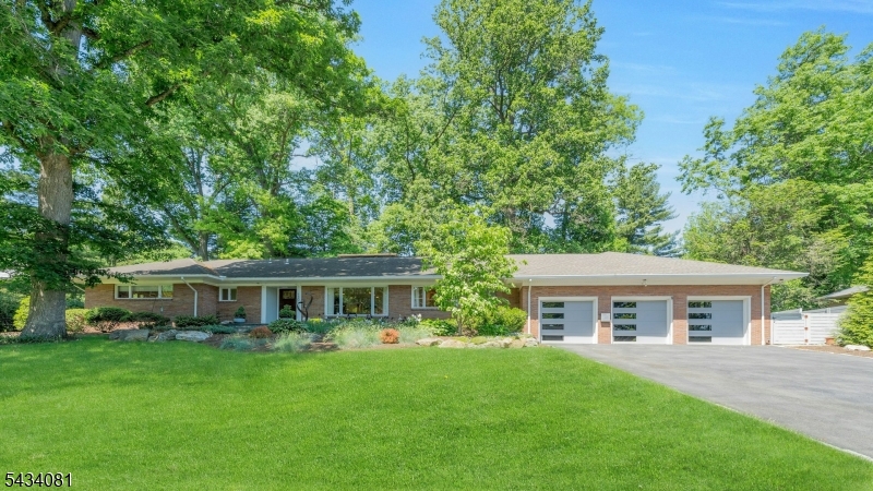 Mid Century Modern Curb appeal You'll love this gem, only 4 minutes from Upper Montclair. One floor living at its best!