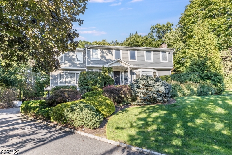 Gorgeous Curb Appeal!