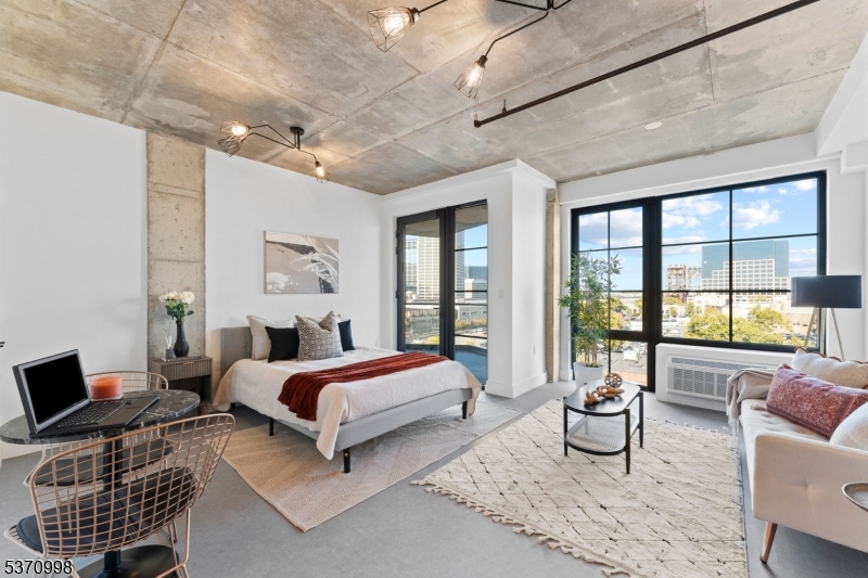 Bedroom/Living room
