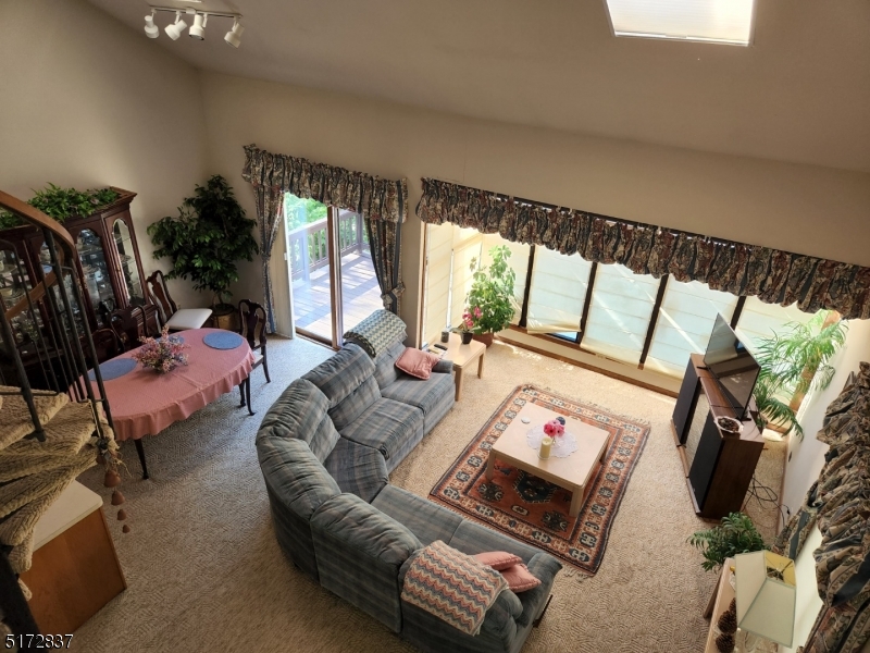 Living Room/Dining Area