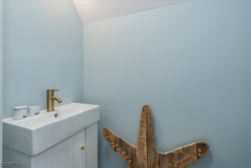 Bedroom 4 Powder Room