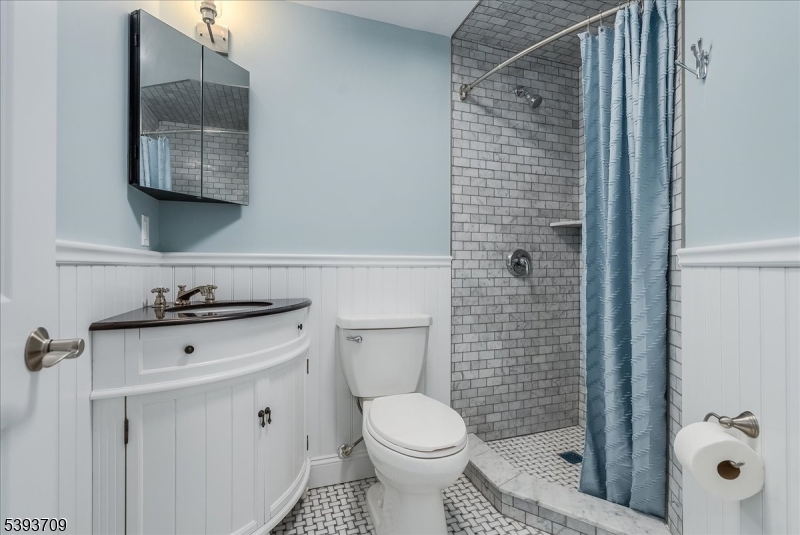 Bedroom 2 Full Bathroom