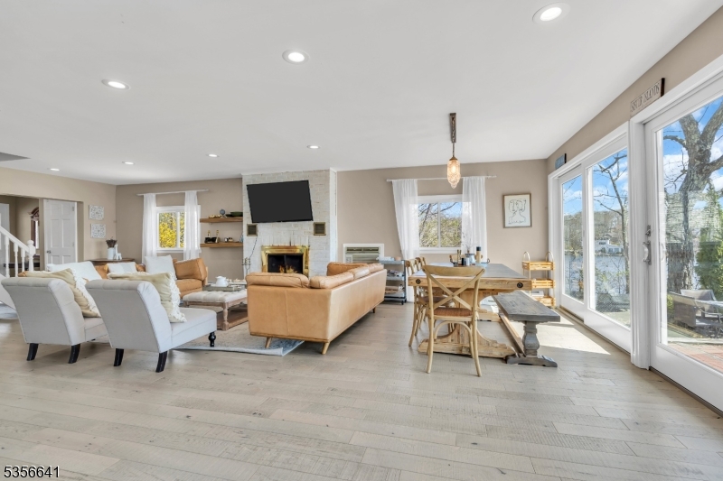 living/dining entertainment