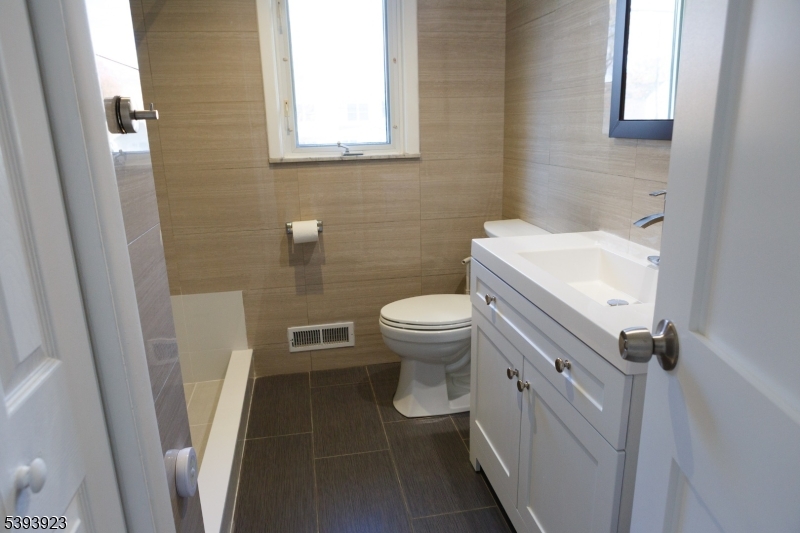 Main Bathroom View 2