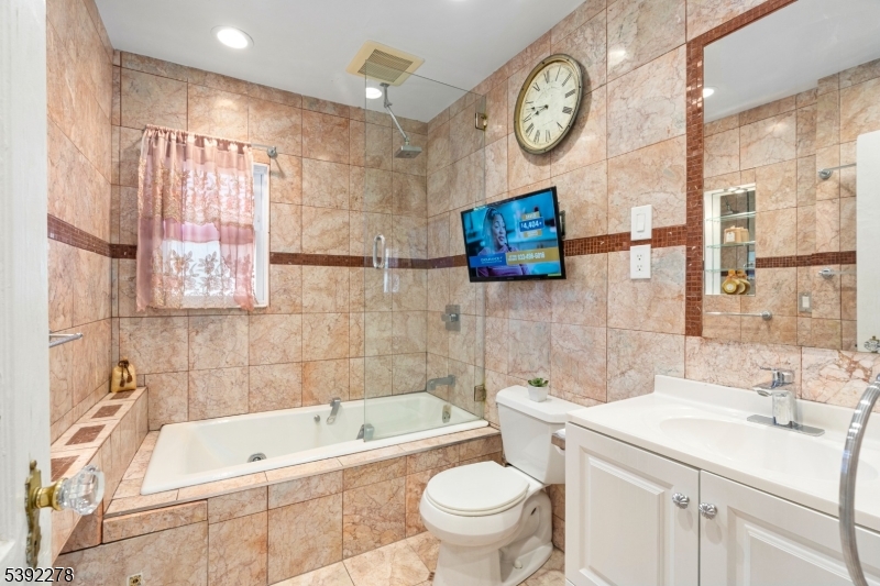 2nd Floor Updated Bath