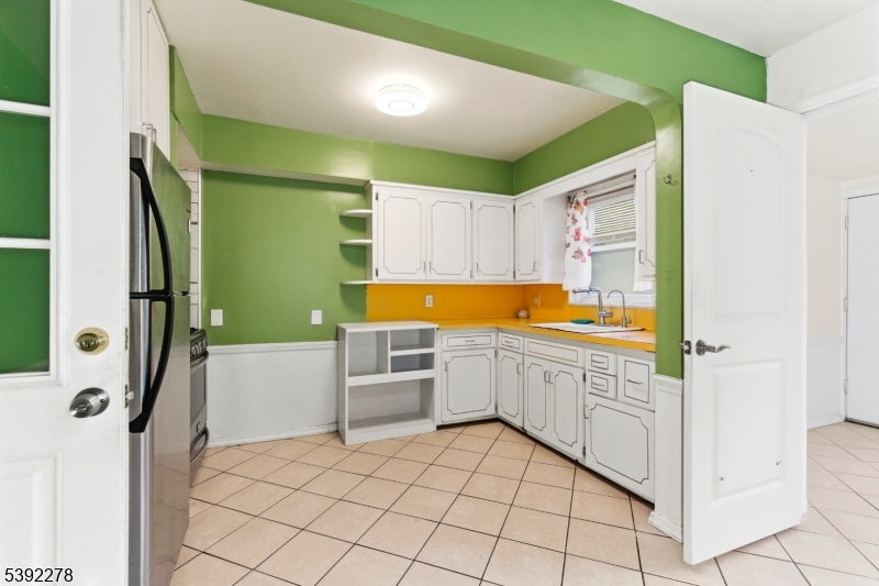 Eat-In-Kitchen