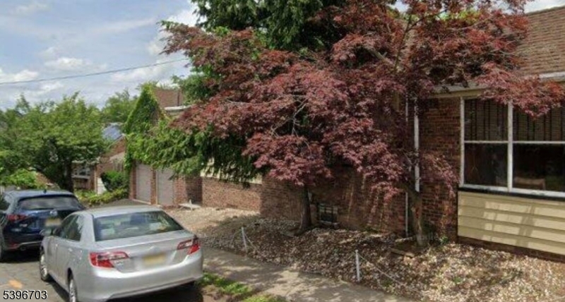 1517 Lindy Terrace Front