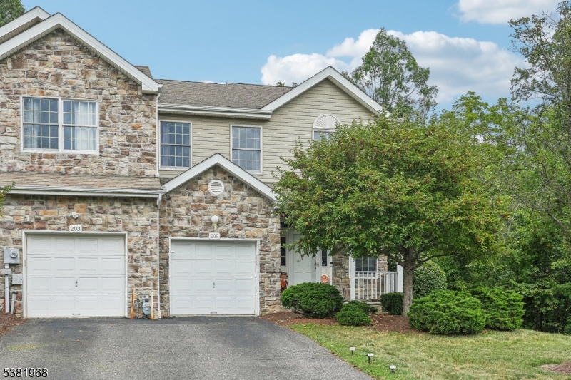 Welcome to one of the largest 3 bedroom 2 bathroom townhomes in the desirable Mazdabrook community.