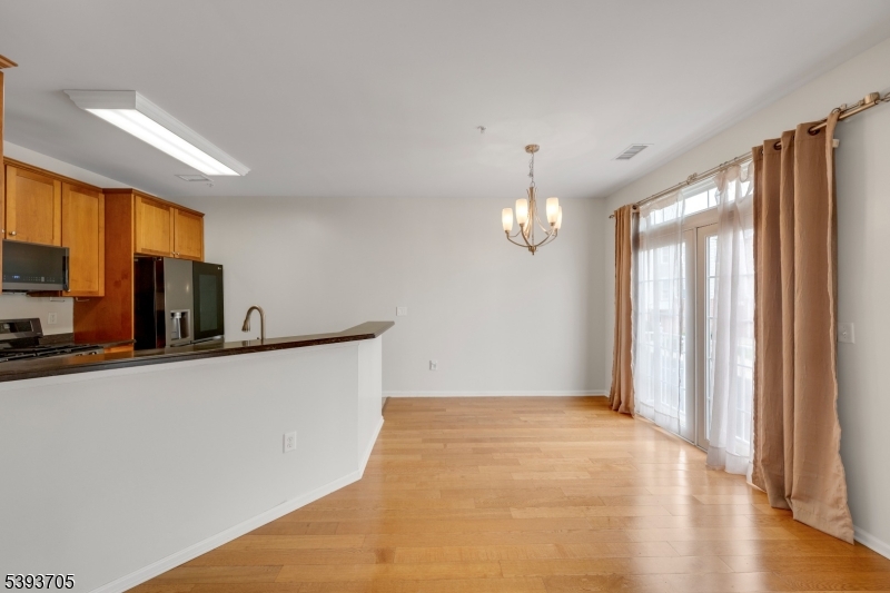 Dining/Breakfast Bar