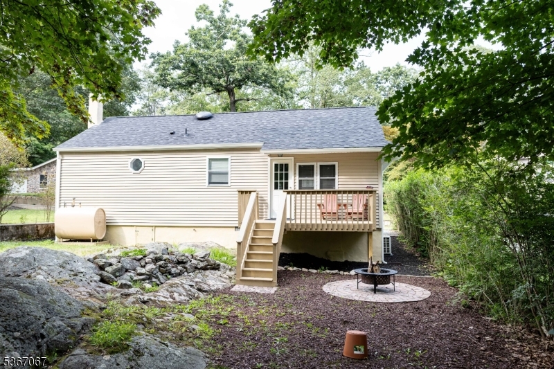 Spacious room to host