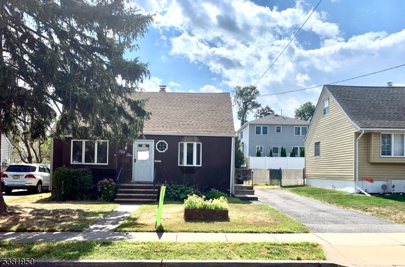 Maple Valley of Clifton! Quiet neighborhood to start a new chapter.