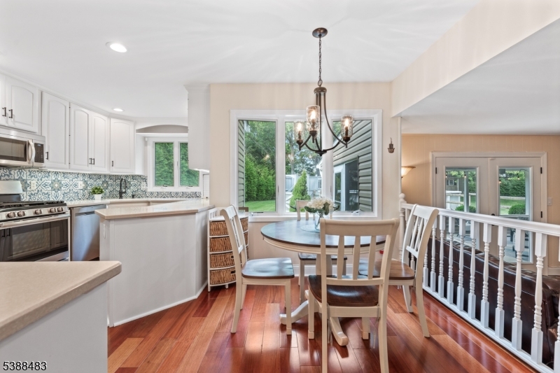KITCHEN/FAMILY ROOM