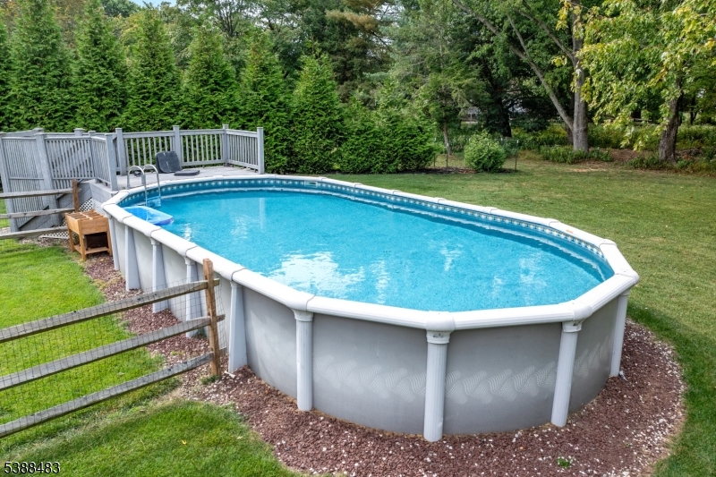 ABOVE GROUND POOL