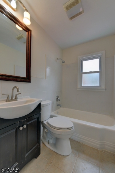 Main Bath -1st floor