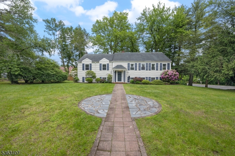 Home sits on a beautiful quiet cul-de-sac yet minutes to parks and elementary schools.