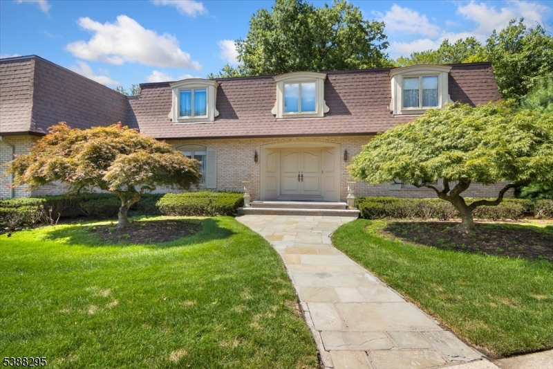 WELCOME HOME Charming curb appeal with manicured lawn and stone walkway