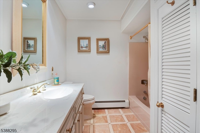 Second fl-3rd Full  Bathroom