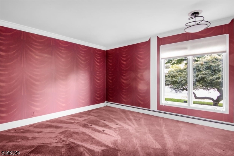 5th BR w- walk in closet