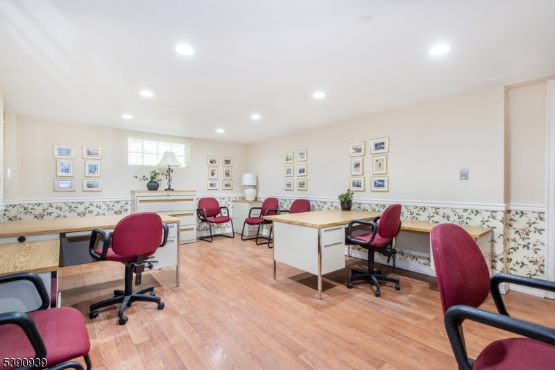 Office/ 4th bedroom w/entrance