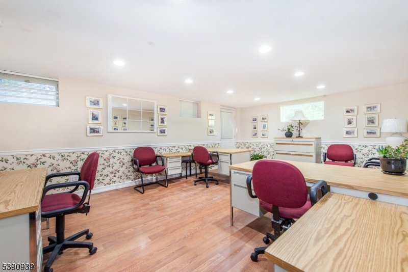 Office/ 4th bedroom w/entrance